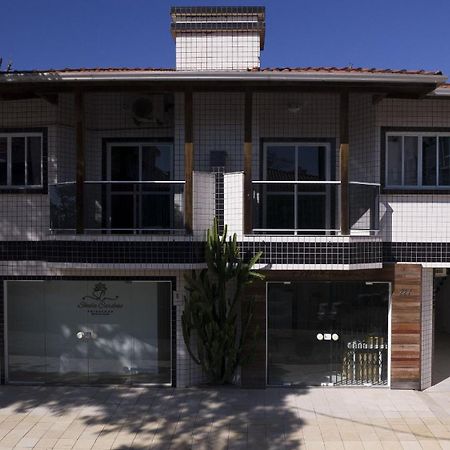 Residencial Adolfo - Mestre Naro Bombinhas Eksteriør billede
