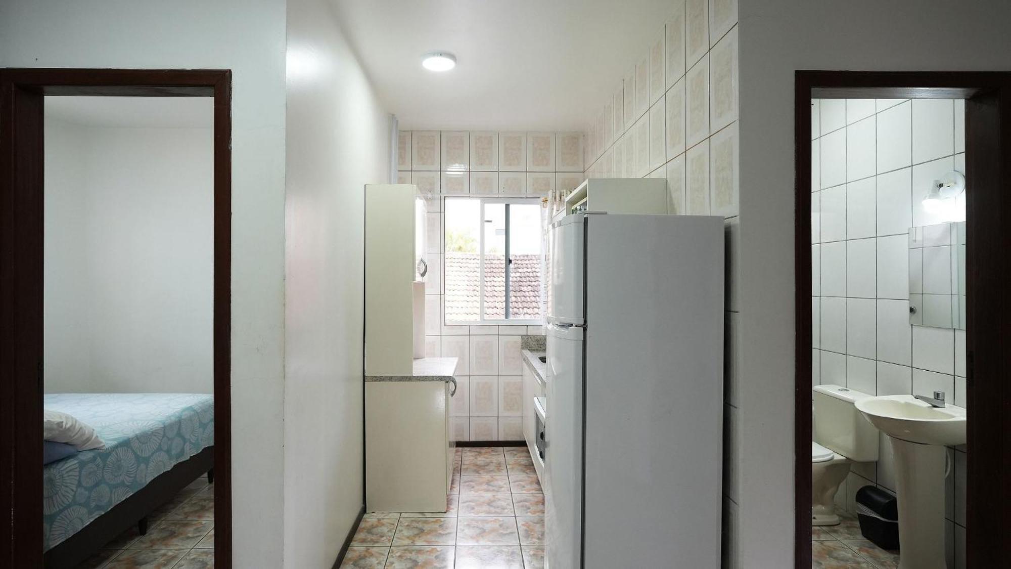 Residencial Adolfo - Mestre Naro Bombinhas Eksteriør billede
