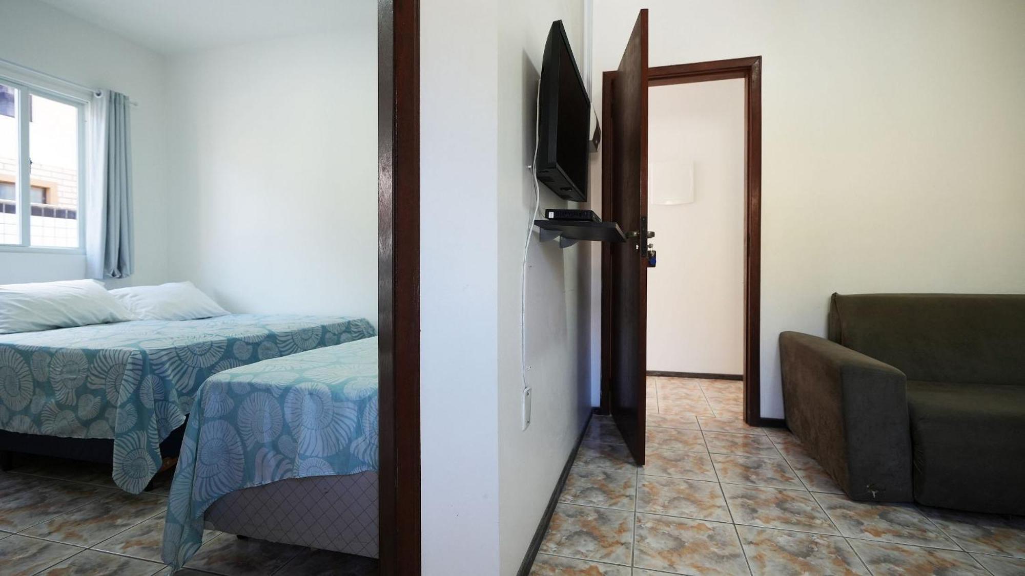 Residencial Adolfo - Mestre Naro Bombinhas Eksteriør billede