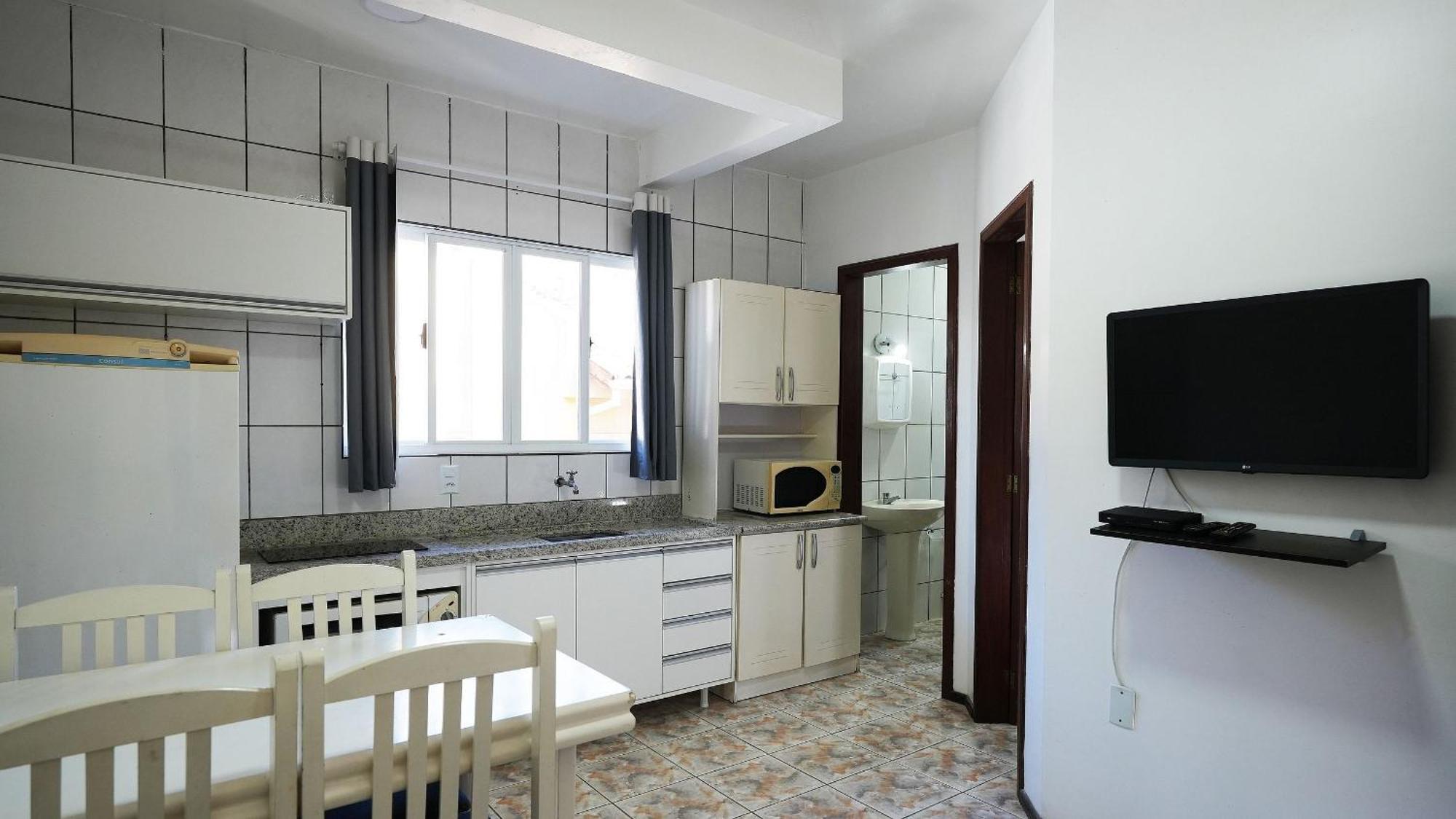 Residencial Adolfo - Mestre Naro Bombinhas Eksteriør billede
