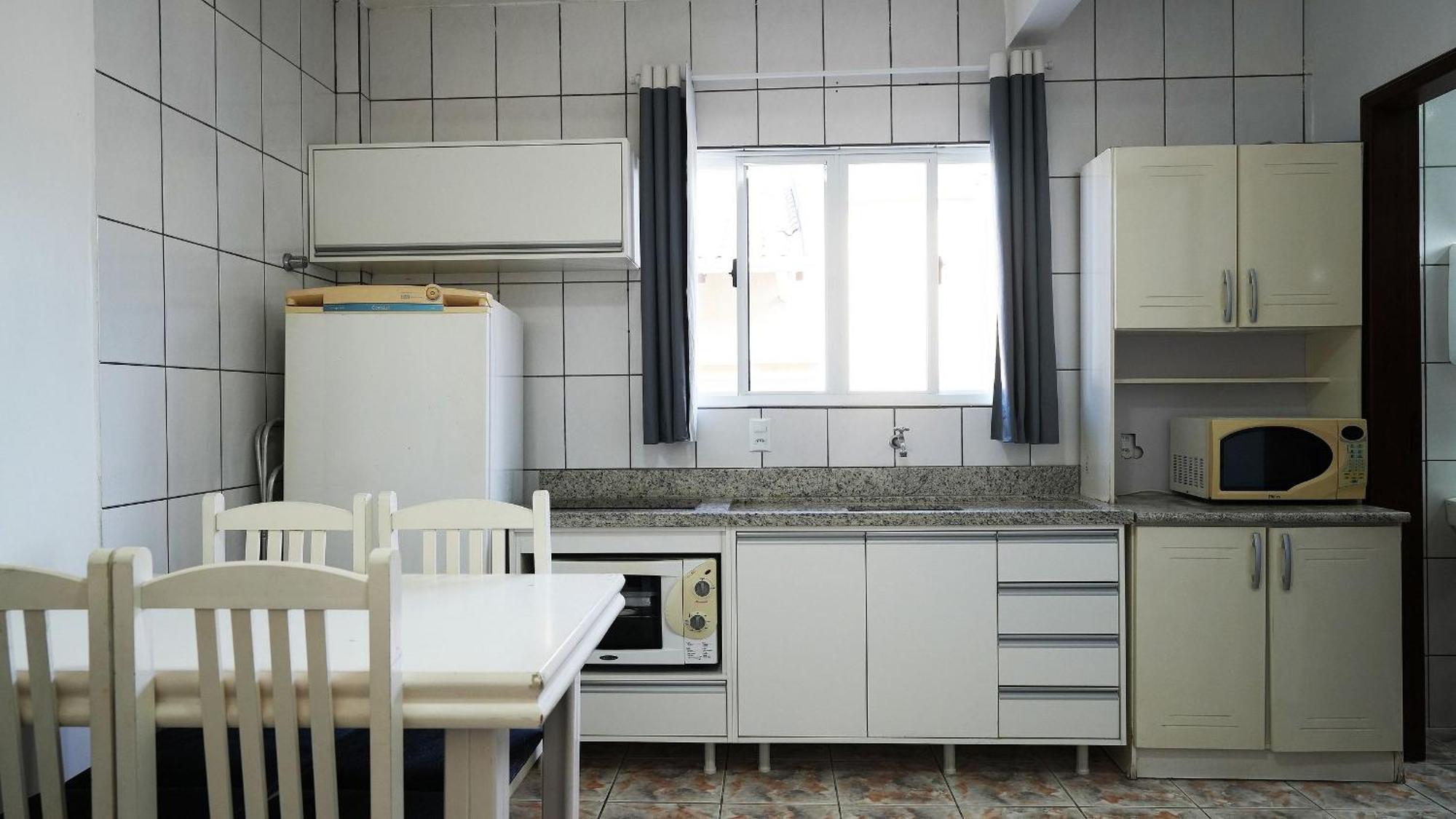 Residencial Adolfo - Mestre Naro Bombinhas Eksteriør billede