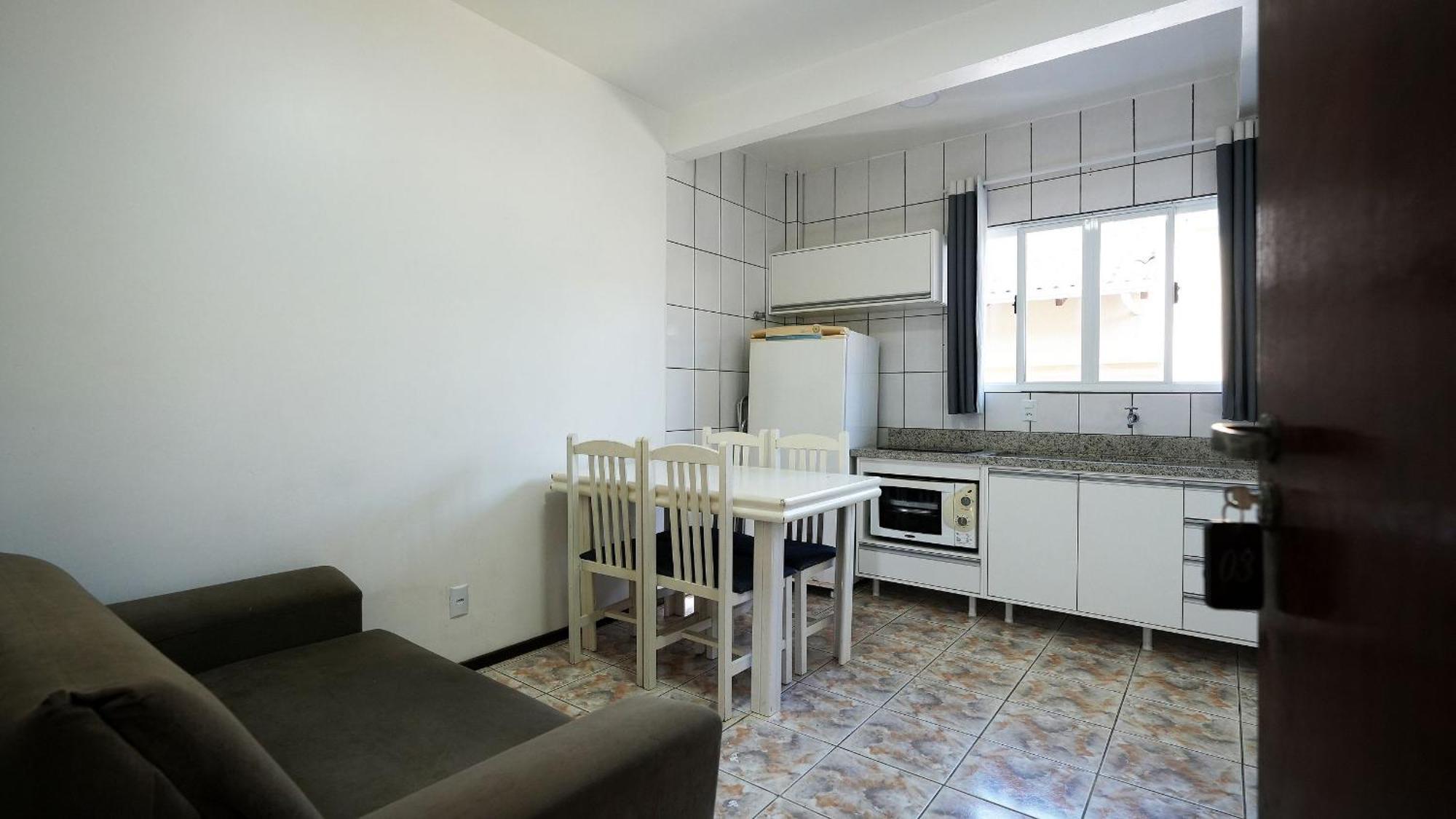 Residencial Adolfo - Mestre Naro Bombinhas Eksteriør billede