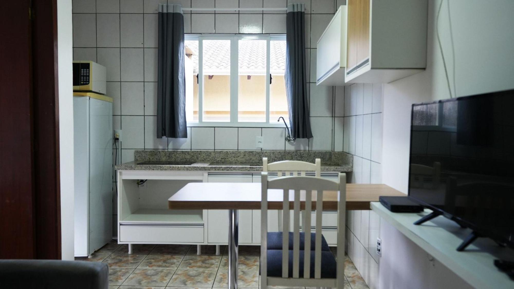 Residencial Adolfo - Mestre Naro Bombinhas Eksteriør billede